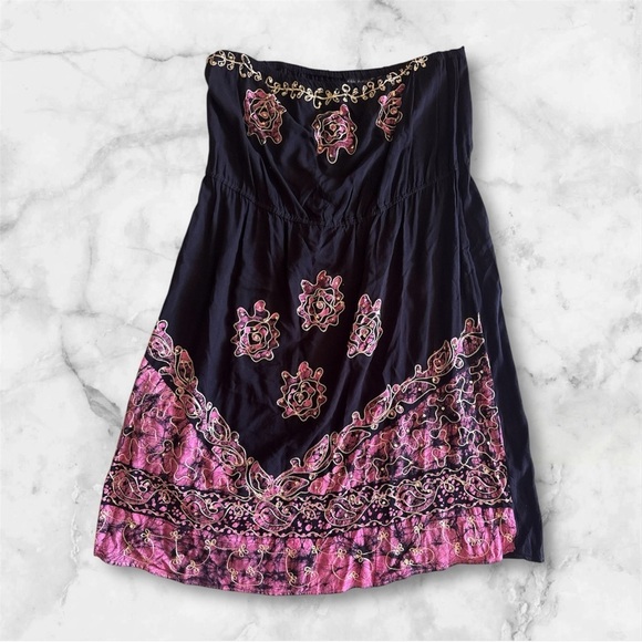a wikd thyme Dresses & Skirts - Elegant Black and Pink Embroidered a wikd thyme STRAPLESS dress SIZE 3X black